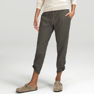 lululemon Dance Studio Mid-Rise cropped pants 25”